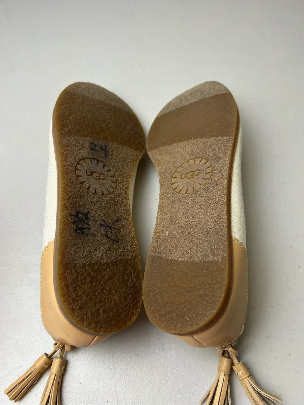 Ugg Mesa Tassel Cream Size 9.5 Flats Flat Shoes